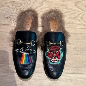 Gucci Black Leather Loafers with Fur and Embroidery